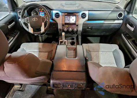 2016 Toyota Tundra Crewmax Sr5 z USA, uszkodzony, nr VIN 5TFDW5F11GX577344